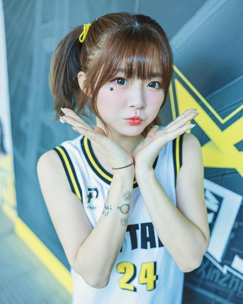 美女啦啦队员被坐身上,设计策略快速解答_VR型43.237